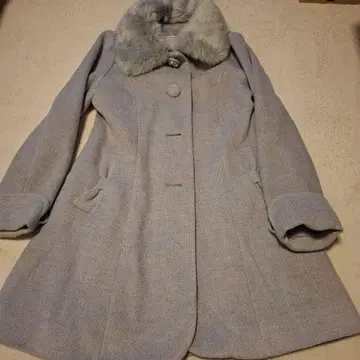 그레이 울 퍼 부착 롱 코트