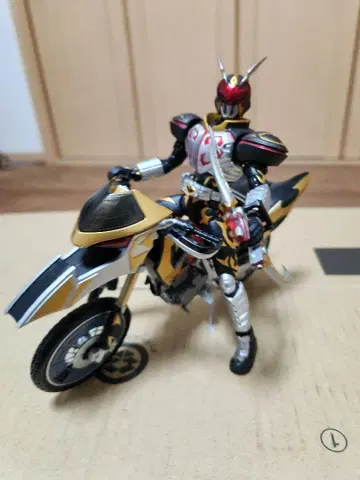 S.H.Figuarts 가면라이더 카리스 섀도우 체이서
