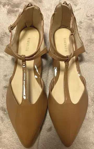 베네비스 에나멜 T 스트랩 펌프스 24.5cm 벨메종 새상품
