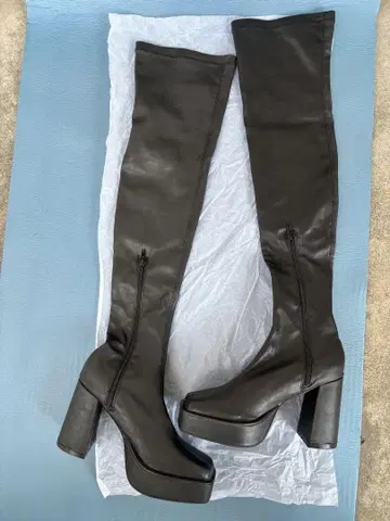 블랙 가죽 롱 부츠 하이힐