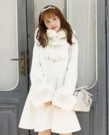 리즈리사 LIZLISA 리본 벨트 후드 코트 화이트