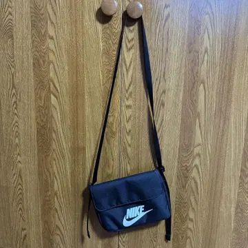 Nike 숄더백 블랙 새상품급!