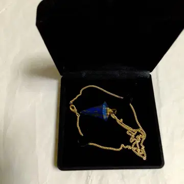 천연 수정 삼각형 펜던트 목걸이 다크 블루 보라색