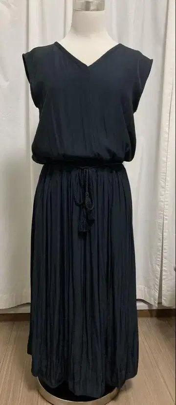 어반 리서치 새틴 원피스