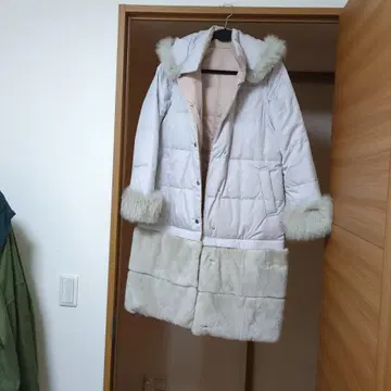그레이스 콘티넨탈 화이트 다운 자켓 후드 부착