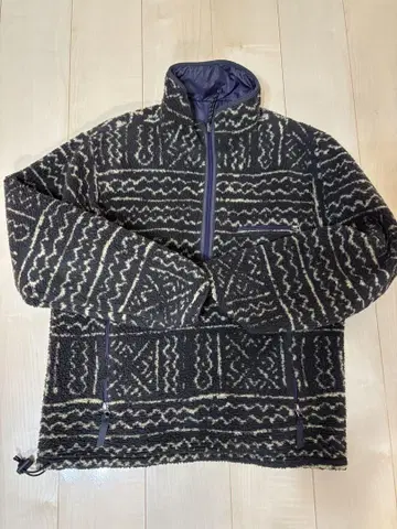 Patagonia 리버서블 그리세이드 사라사 패턴