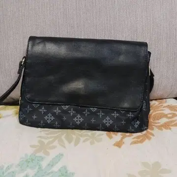 블랙 무늬 숄더백