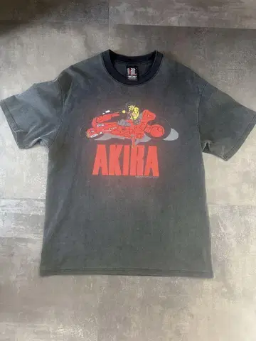 AKIRA 빈티지 가공 travis 착용