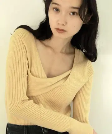 [ 새상품급 ] CASA FLINE 카사플라인 비대칭 리브 니트탑
