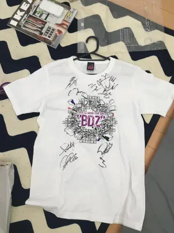twice BDZ 사인 포함 T셔츠