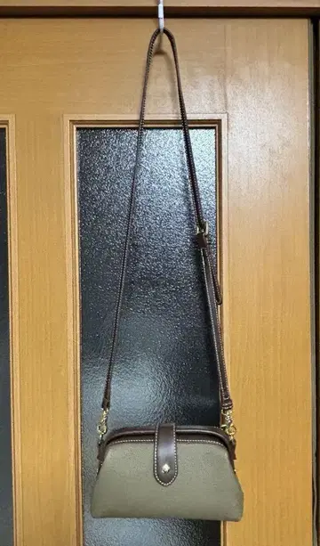 [새상품] 올리브 그린 숄더백