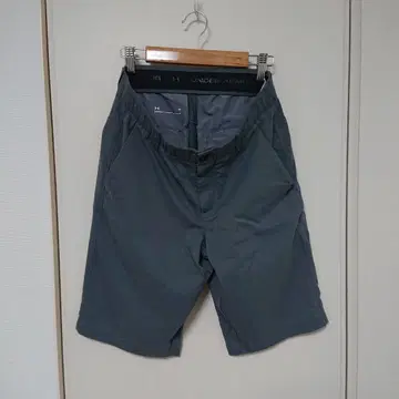 언더아머 숏팬츠
