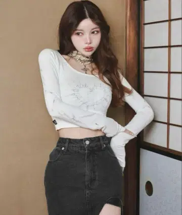 Darich 하트 모티브 크롭 상의