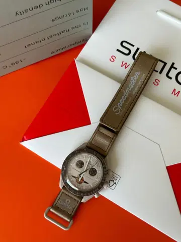 시계 Mission to Saturn Swatch