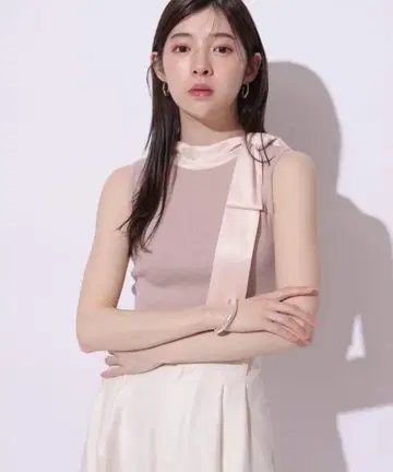 Rirandture 리랜드트루 하이넥 리본 니트 핑크