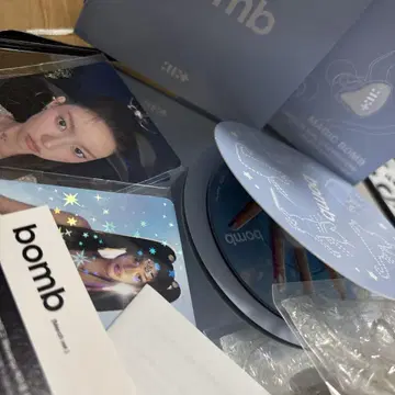 'bomb' (Merch ver.) *ILLIT 이어폰 (이어모니풍)