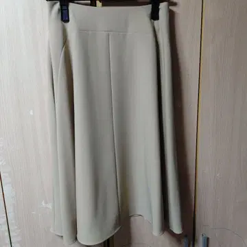 새상품 아베닐 에투알 베이지 플레어 스커트 size 36