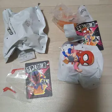 스파이더버스 POPMART 2099 아크로스 피터 B 후드티