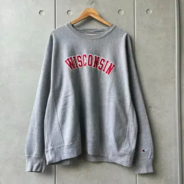 챔피온 리버스 위브 맨투맨 셔츠 WISCONSIN