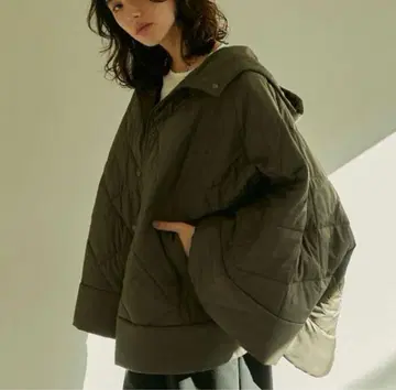 개럴개런트 올리브색 퀼팅 후드 부착 판초