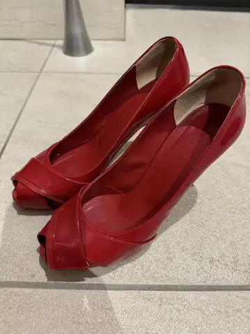 DIANA 레드 오픈토 하이힐
