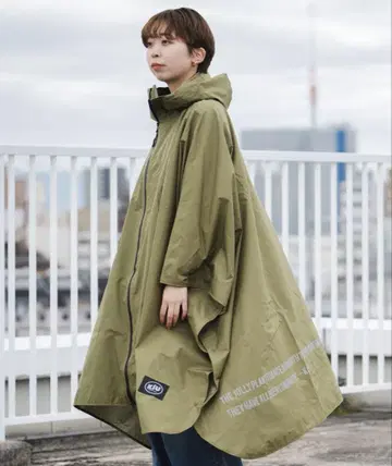 680 KiU 판초 카키색