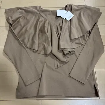 택 포함 새상품 PLST 볼륨 프릴 칼라 풀오버 S