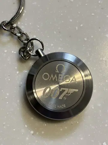 OMEGA 007 키링