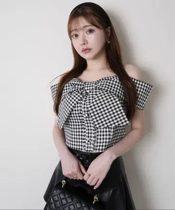 LIP SERVICE 트위드 리본 오프숄더 탑 체크