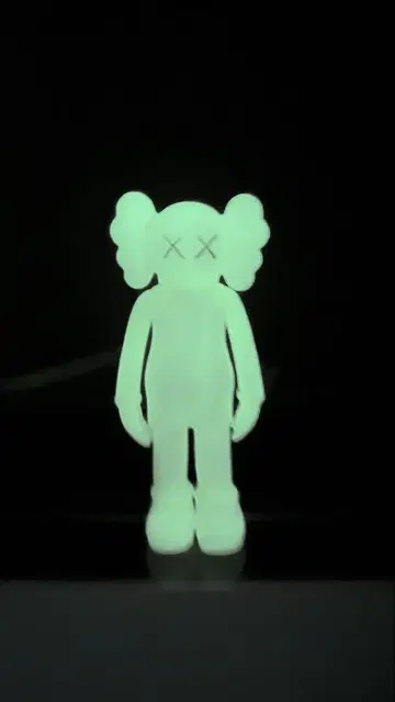KAWS 피규어 WHITE