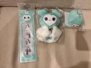 트와이스 미나 백참, 키링 등