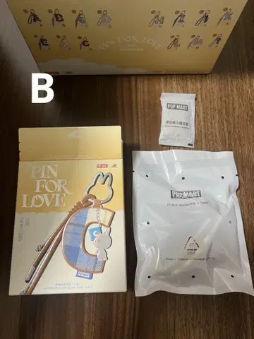 POP MART 알파벳 펜던트 [ B ]