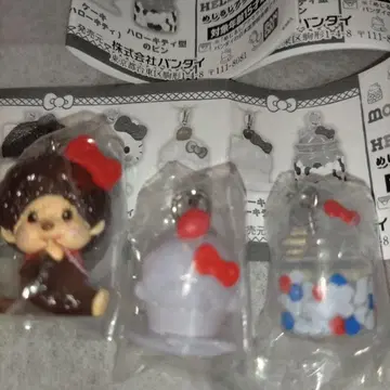 몬치치 x 헬로키티 키링 3개 세트