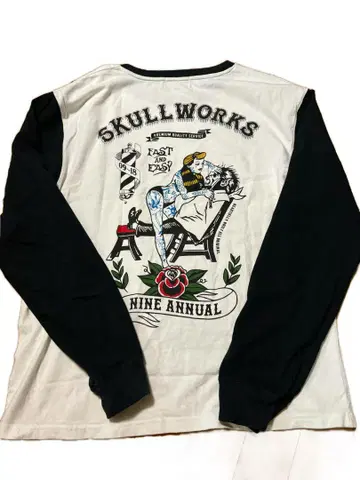 인기! SKULL WORKS 타투 걸 바버 프린트 롱 T셔츠