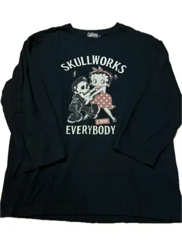 SKULL WORKS x 베티 로카빌리 프린트 7부 소매 롱 티셔츠