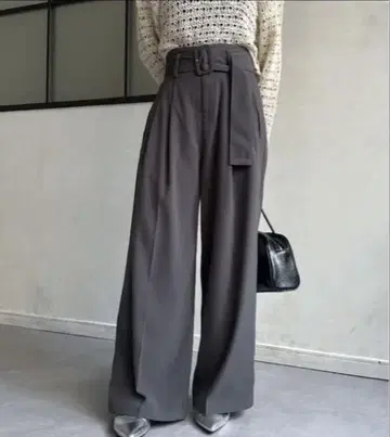 Thevon. 벨트 하이웨스트 턱 팬츠 차콜 그레이 F 사이즈