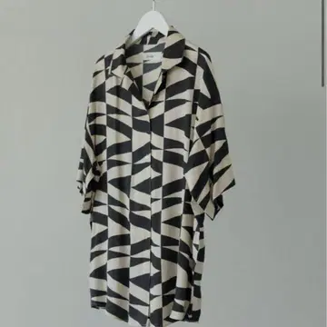 anuke 앙누크 geometric satin shirt