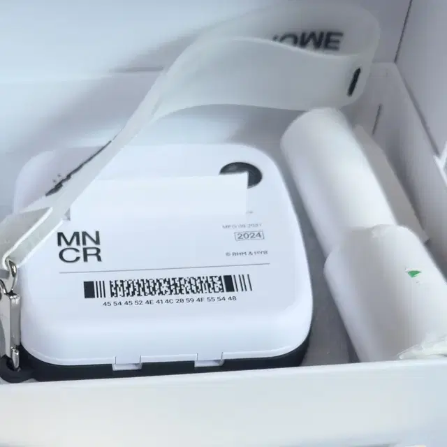 BTS 모노크롬 프린트 카메라