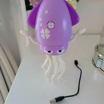 USB 연결 오징어형 완구 음악 재생 기능 포함 작동합니다