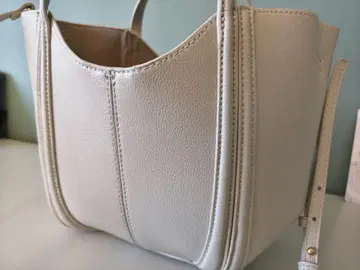 [ ZARA ] 화이트 숄더백 합성 피혁