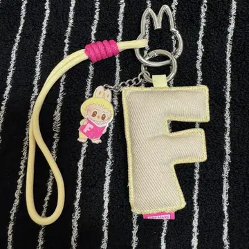 popmart 러브브 pin for love 알파벳 펜던트 [ F ]