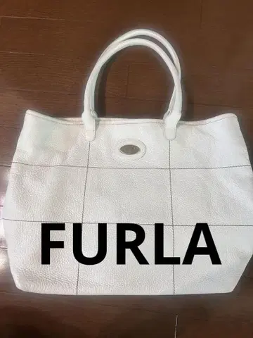 훌라 화이트 가죽 토트백