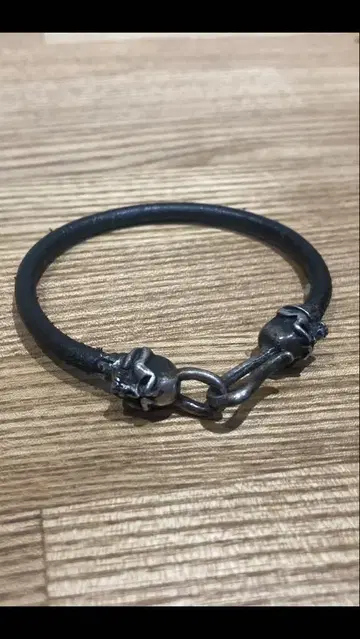 서틴 디자인스 팔찌