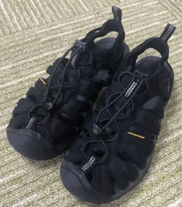 블랙 스트랩 아웃도어 샌들 keen 뉴포트 23.5cm