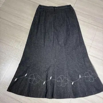 포테치노 데님 자수 스커트