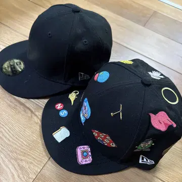 NEWERA 캐릭터 블랙 캡 2개
