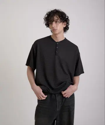 Regan Glanz thermal henry neck T