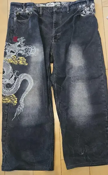 드래곤 자수 다크 블루 데님 팬츠