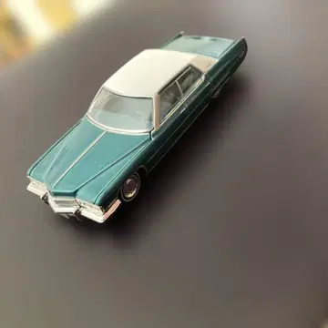 GREENLIGHT CADILLAC LOWRIDERS 개봉품입니다.