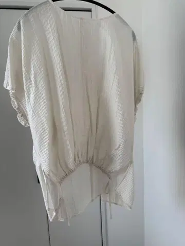 화이트 드로우 스트링 셔츠
